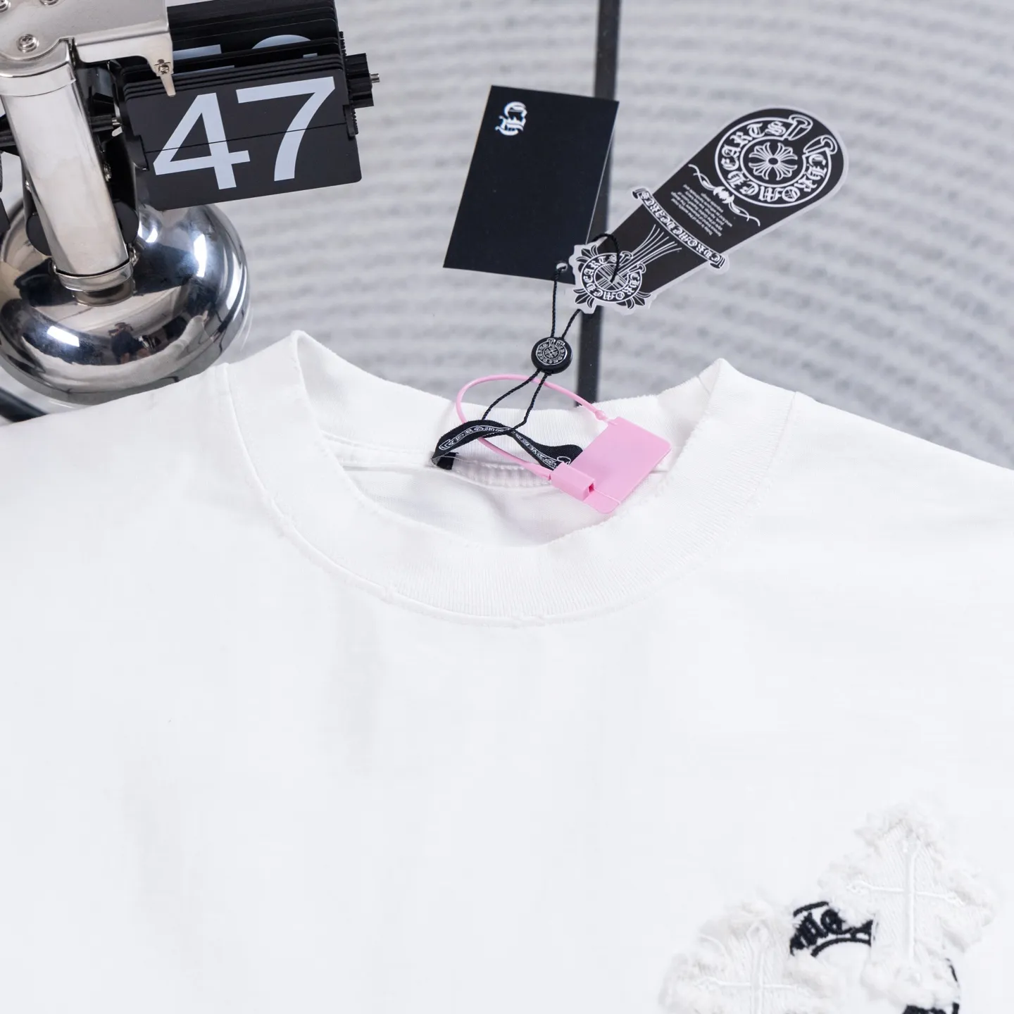 110 Chrome Hearts 26ss New Arrival T Quality ， ， Versatile。 ， ， 、 。 Retro ，Black White Classic ， ， ， 。 Chrome Hearts（ ） ， ， ， ， Premium 。 Size：S—XL ：Black White